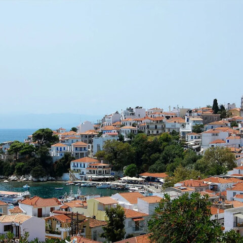 Ένα βήμα πιο κοντά η ηλεκτρική διασύνδεση της Σκιάθου με την Εύβοια - Έπεσαν οι υπογραφές