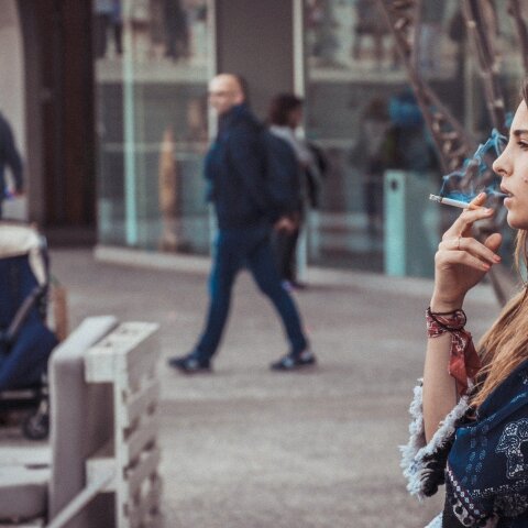 Κάπνισμα: πώς επηρεάζει  την εμφάνιση του προσώπου και του δέρματος