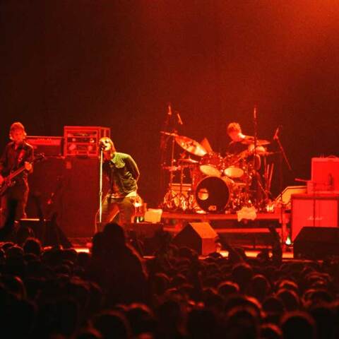 Στιγμιότυπο από συναυλία την συναυλία των Oasis στην Αθήνα το 2000