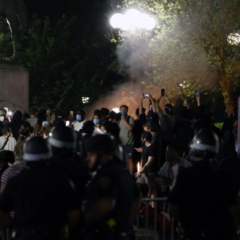 Στα άκρα η σύγκρουση του Ντόναλντ Τραμπ με τις αντιφασιστικές οργανώσεις, όρισε ως τρομοκρατική οργάνωση όλο το ANTIFA κίνημα στην Αμερική