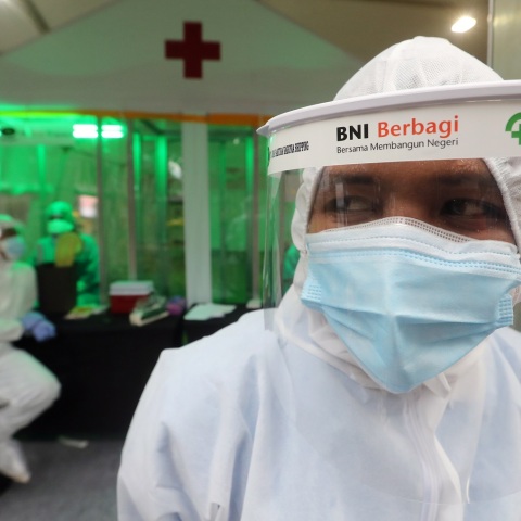 Εξιτήριο από το νοσοκομείο της γενέτειράς της στην Ινδονησία πήρε γυναίκα ηλικίας 100 ετών, η οποία είχε νοσήσει με covid-19 και ιάθηκε 