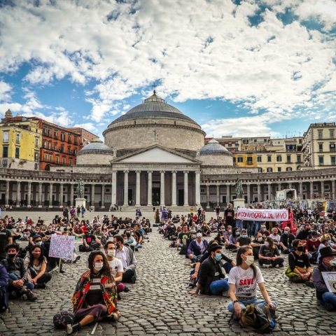 Καταμέτρηση του Γαλλικού Πρακτορείου ανεβάζει τουλάχιστον 369.086 τα θύματα του κορωνοϊού, ενώ  περισσότερα από 6.075.070 κρούσματα έχουν καταγραφεί επισήμως σε 196 χώρες