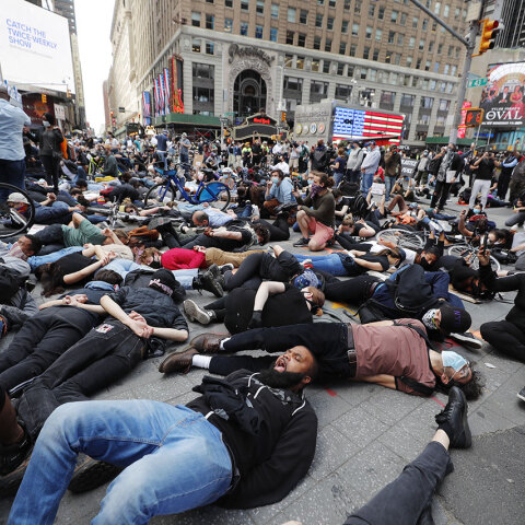 Διαδηλωτές στην Times Square για τη δολοφονία του Τζορτζ Φλόιντ