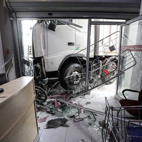 Τροχαίο  στην οδό Πειραιώς © EUROKINISSI / ΓΙΑΝΝΗΣ ΠΑΝΑΓΟΠΟΥΛΟΣ