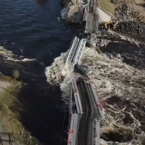 Γέφυρα στη Ρωσία έγινε «κομμάτια»
