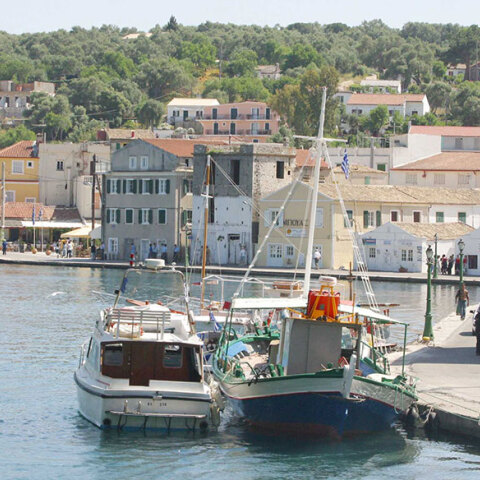 Οι Παξοί γεμίζουν κάθε χρόνο από Ιταλούς τουρίστες 