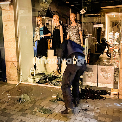 Θεσσαλονίκη: Υπερασπίστηκαν νεαρή που μάλωνε με τον σύντροφό της και δέχτηκαν άγρια επίθεση © Thestival.gr