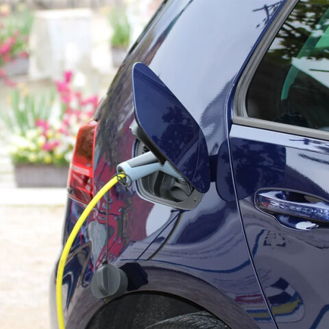 Το πέρασμα στην ηλεκτροκίνηση γίνεται με έργα από το Υπουργείο Περιβάλλοντος - Όλα τα κίνητρα που δίνονται