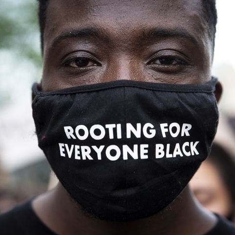 Το μεγαλύτερο κύμα διαδηλώσεων βίωσαν εχθές οι ΗΠΑ, καθώς συνεχίστηκαν για 12η ημέρα  οι διαμαρτυρίες που πυροδοτήθηκαν από τον τραγικό θάνατο του Τζορτζ Φλόιντ στα χέρια αστυνομικών