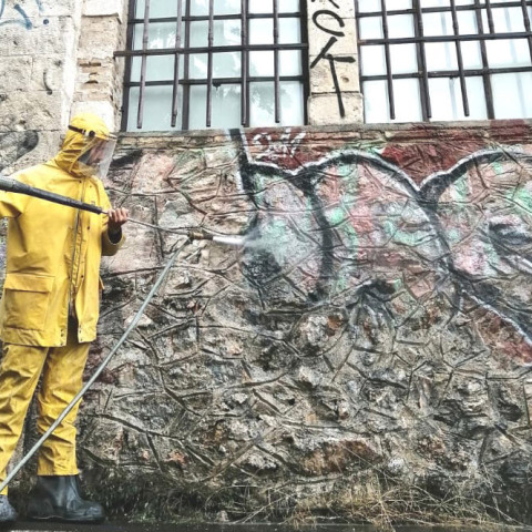 Αντιγκράφιτι από τον Δήμο Αθηναίων στο ιστορικό κτίριο «Πιλ-Πουλ»