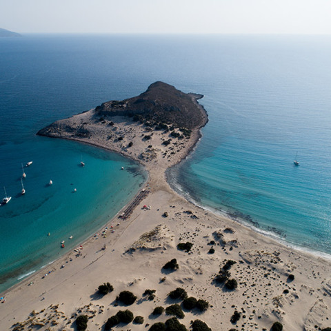 ΕΛΑΦΟΝΗΣΟΣ.Η ΠΑΡΑΛΙΑ ΤΟΥ ΣΙΜΟΥ ΜΕ ΤΟΥΣ ΜΟΝΑΔΙΚΟΥΣ ΑΜΜΟΛΟΦΟΥΣ 