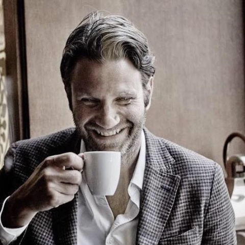 Ο συγγραφέας των best seller, στα ελληνικά από τις εκδόσεις Μίνωας