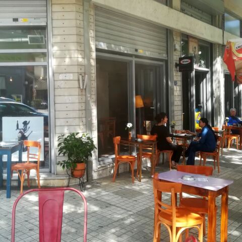 Ο Σαλός Λαγός μόλις άνοιξε στην Κυψέλη