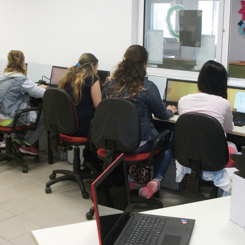 O Κλήμης Πυρουνάκης δημιούργησε το Σχολείο Δεύτερης Ευκαιρίας στις φυλακές γυναικών στον Ελαιώνα Θηβών