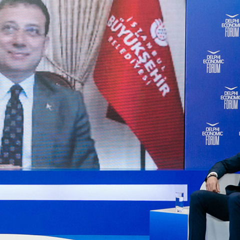 Ο δήμαρχος της Κωνσταντινούπολης Εκρέμ Ιμάμογλου και ο δήμαρχος της Αθήνας Κώστας Μπακογιάννης