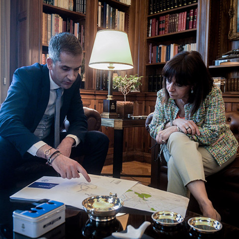 ΣΥΝΑΝΤΗΣΗ ΤΗΣ ΠτΔ ΚΑΤ. ΣΑΚΕΛΛΑΡΟΠΟΥΛΟΥ ΜΕ ΤΟΝ ΔΗΜΡΧΟ ΑΘΗΝΑΙΩΝ Κ. ΜΠΑΚΟΓΙΑΝΝΗ