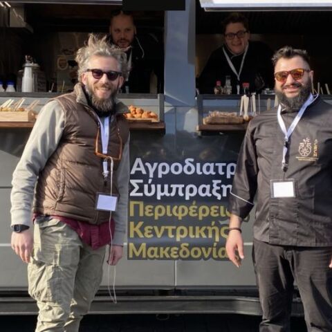 Ένα food truck που γυρνάει την Ελλάδα μαγειρεύοντας αποκλειστικά με ελληνικά προϊόντα
