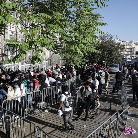 Ουρές και συνωστισμός στην Υπηρεσία Ασύλου 