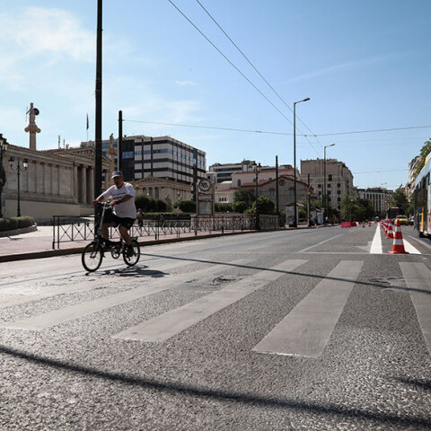 «Δημιουργείται για πρώτη φορά στην Αθήνα μια ασφαλής ποδηλατική διαδρομή που ενώνει το Σύνταγμα με την Ομόνοια» - Το μήνυμα του Κώστα Μπακογιάννη για τις παρεμβάσεις στην Πανεπιστημίου