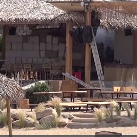 Κορωνοϊός: Μπήκε το «λουκέτο» σε beach bar της Μυκόνου μετά τις εικόνες συνωστισμού