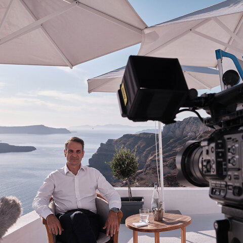 Κυριάκος Μητσοτάκης σε CNN: Είμαστε έτοιμοι να υποδεχτούμε με ασφάλεια τους τουρίστες - Το μήνυμά του από τη Σαντορίνη στους πολίτες