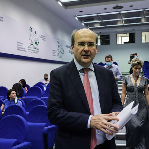 Ο Κωστής Χατζηδάκης παρουσίασε το νέο πολεοδομικό σχέδιο για το Μάτι