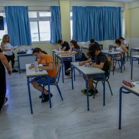 Πανελλήνιες: Πώς να προστατεύσουν την όρασή τους οι μαθητές