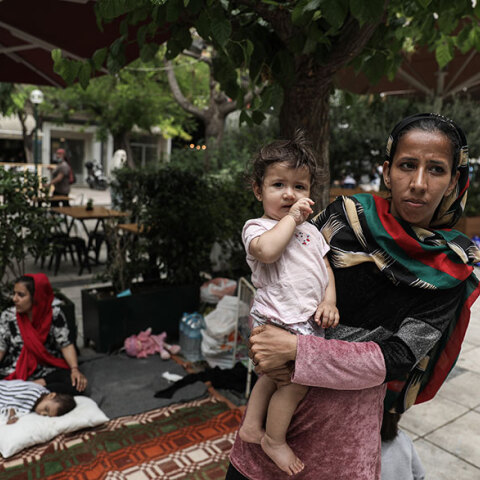 Γέμισε με πρόσφυγες πάλι η Πλατεία Βικτωρίας 