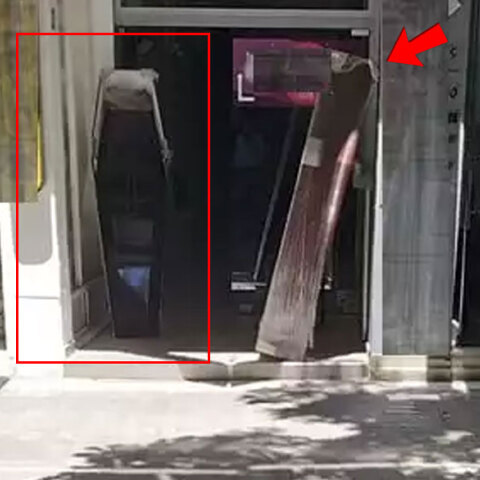 Δύο φέρετρα έξω από νυχτερινό κέντρο στην Κοζάνη