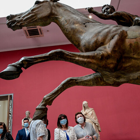 Επίσκεψη στο Εθνικό Αρχαιολογικό Μουσείο πραγματοποίησε η Πρόεδρος της Δημοκρατίας Αικατερίνη Σακελλαροπούλου