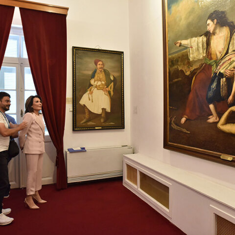 H πρόεδρος της Επιτροπής «Ελλάδα 2021» Γιάννα Αγγελοπούλου-Δασκαλάκη στη Δημοτική Πινακοθήκη του Μεσολογγίου