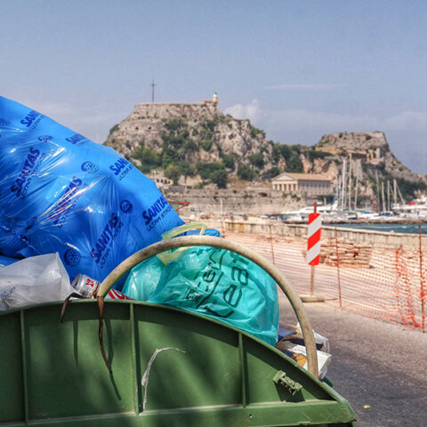 Σκουπίδια στην Κέρκυρα