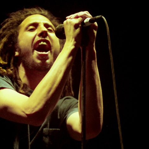 Στιγμιότυπο από συναυλία τη συναυλία των Rage Against The Machine στην Αθήνα το 2000