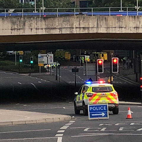 Επίθεση με μαχαίρι στη Ρέντινγκ της Νότιας Αγγλίας μετά από αντιρατσιστική διαδήλωση