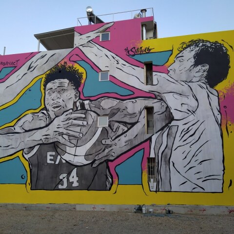 Τοιχογραφία για τον Γιάννη Αντετοκούνμπο από τον street artist Same83 στην Αγία Βαρβάρα