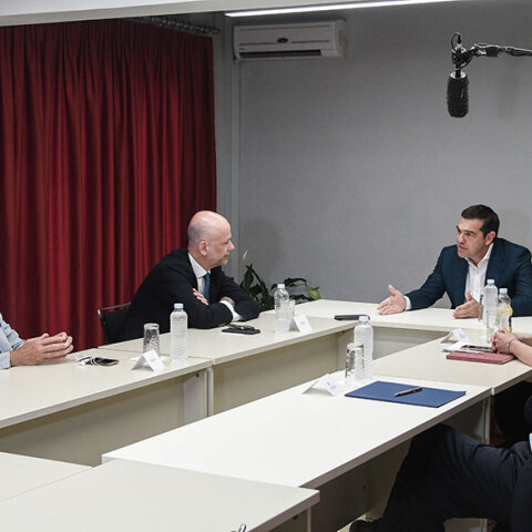O Αλέξης Τσίπρας κατά τη συνάντηση του με το προεδρείο του Συνδέσμου Ελληνικών Τουριστικών Επιχειρήσεων