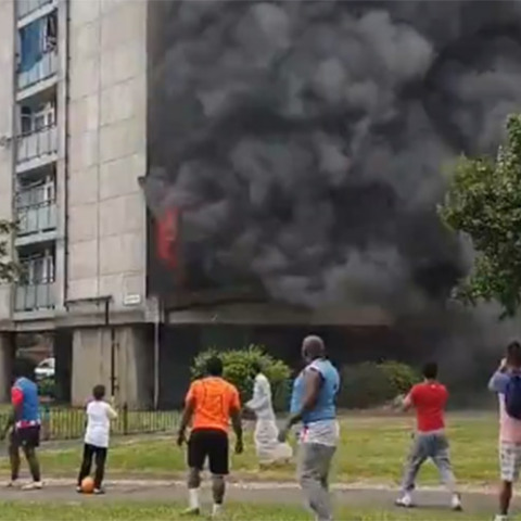 Φωτιά σε συγκρότημα πολυκατοικιών στο Λονδίνο
