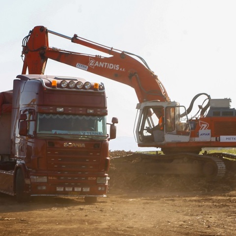 Μπουλντόζες στο Μάτι