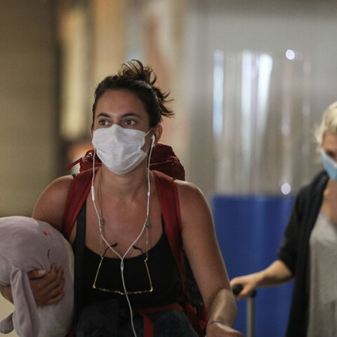 Περισσότεροι από 4.000 έλεγχοι για κορωνοϊό σε επιβάτες από πτήσεις εξωτερικού την 1η ημέρα από το άνοιγμα του Τουρισμού