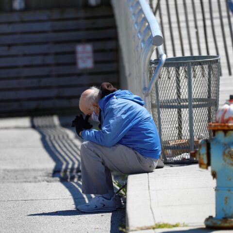 Η πανδημία του κορωνοϊού τριπλασίασε τους συνολικούς νεκρούς στη Νέα Υόρκη