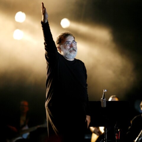 Ο Θάνος Μικρούτσικος