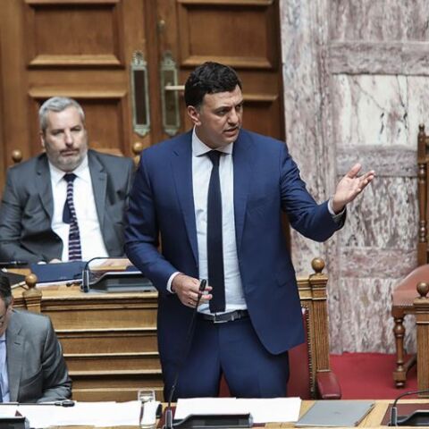 Ο υπουργός Υγείας Βασίλης Κικίλιας στη Βουλή