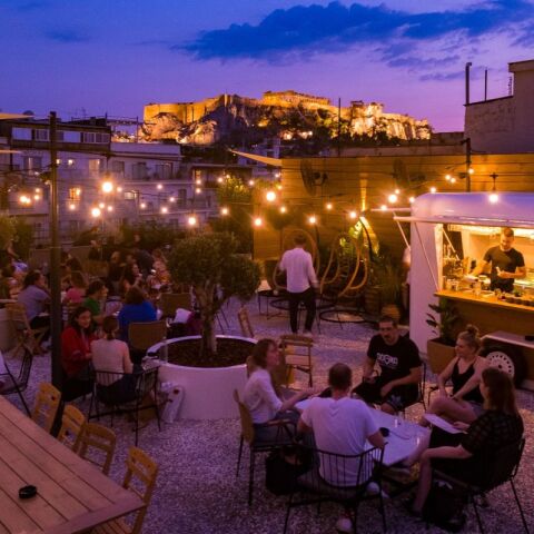 Το Ergon άνοιξε μια υπέροχη ταράτσα για το καλοκαίρι