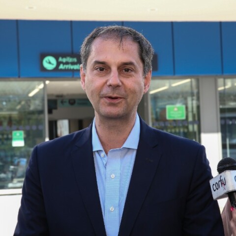 Ο Χάρης Θεοχάρης επισκέφθηκε τον Άγιο Νικόλαο Κρήτης