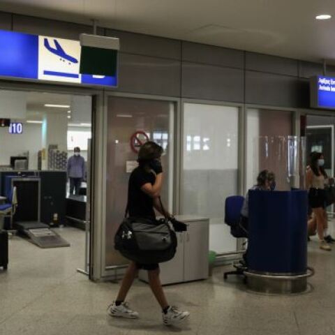 Ταξιδιώτες στο αεροδρόμιο Ελευθέριος Βενιζέλος