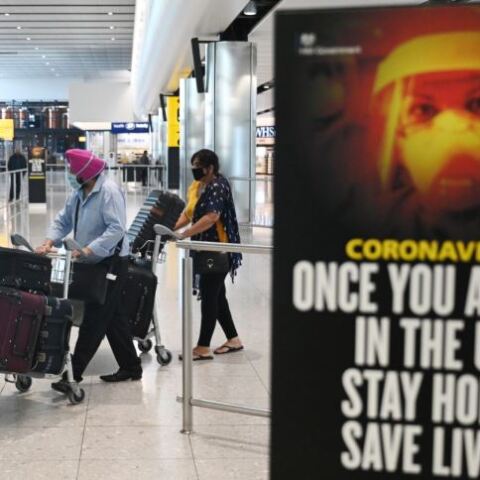 Σταματά η υποχρεωτική καραντίνα για ταξιδιώτες στη Βρετανία 