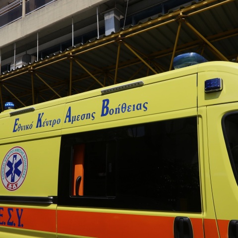 Ασθενοφόρο του ΕΚΑΒ στο νοσοκομείο Ευαγγελισμός 