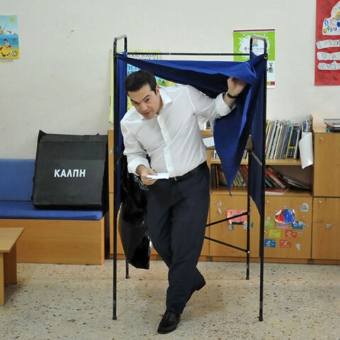 Σαν σήμερα 5 Ιουλίου, το 2015, το δημοψήφισμα για το τρίτο μνημόνιο από την κυβέρνηση ΣΥΡΙΖΑ, το οποίο είχε ανακοινώσει ο τότε πρωθυπουργός Αλέξης Τσίπρας