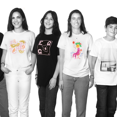 «Together We Create»: Οκτώ έλληνες καλλιτέχνες δημιουργούν συλλεκτικά t-shirts με στόχο να προσφέρουν στο έργο της Ένωσης «Μαζί για το Παιδί»