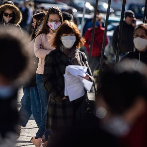 Ο Παγκόσμιος Οργανισμός Υγείας παραδέχθηκε πως «προκύπτουν αποδείξεις» σχετικά με τη διασπορά μέσω του αέρα του νέου κορωνοϊού
